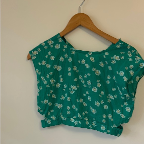 H&M Green Sleeveless Crop Blouse - Picture 1 of 3